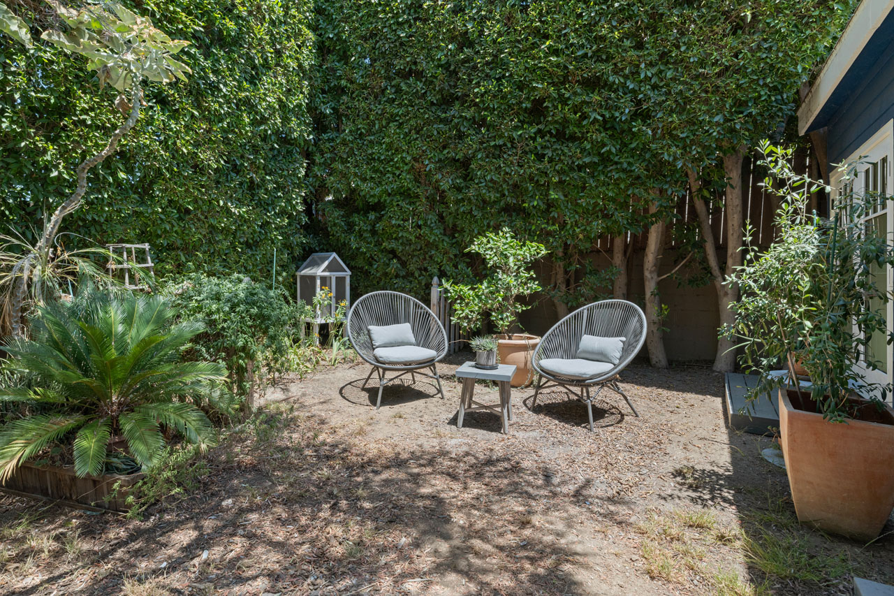 124 S Hobart Blvd Mid-Wilshire Los Angeles Bungalow style home + adu for lease Tracy Do Real Estate