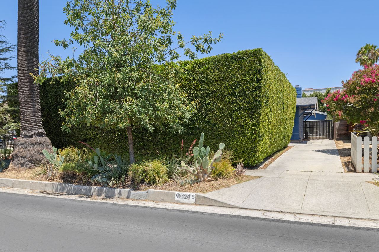124 S Hobart Blvd Mid-Wilshire Los Angeles Bungalow style home + adu for lease Tracy Do Real Estate