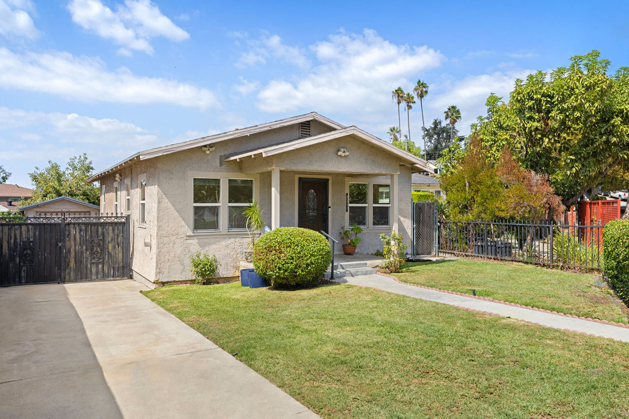 3311 Carlyle St 90065 image of a traditional one-story home in glassell park los angeles for sale, painted grey with a grass front yard