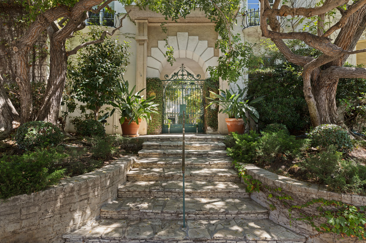 450 N Sycamore Ave #4 90036 Hancock Park Spanish Style condo for Sale exclusive listing by Tracy Do Coldwell Banker Real Estate