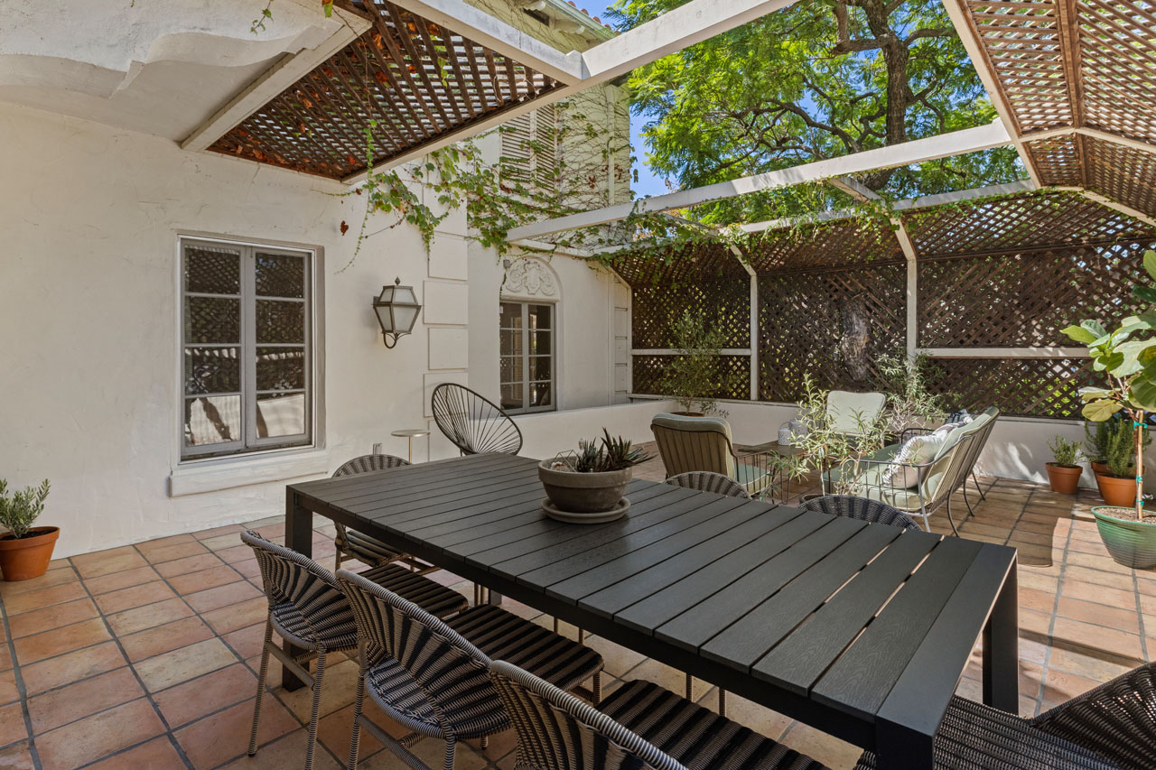450 N Sycamore Ave #4 90036 Hancock Park Spanish Style condo for Sale exclusive listing by Tracy Do Coldwell Banker Real Estate