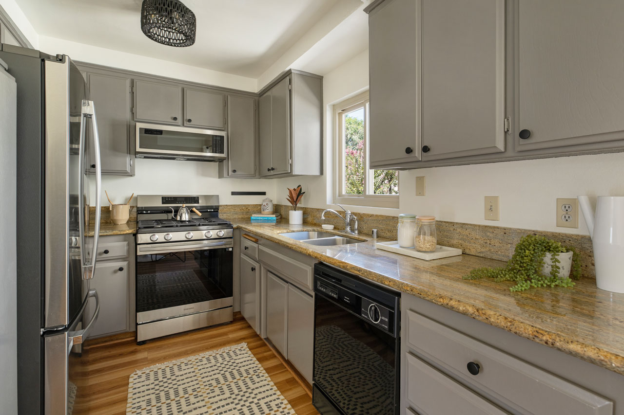 13959 Victory Blvd #1 91401 Valley Glen Townhome for Sale Tracy Do Real Estate