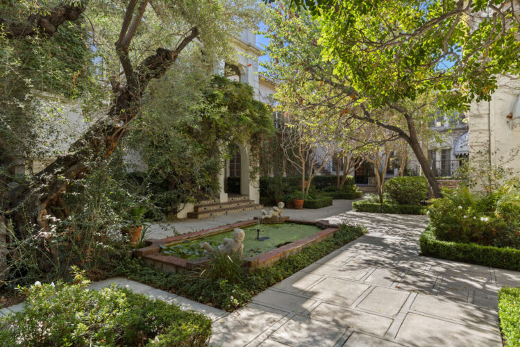 450 N Sycamore Ave #4 90036 Hancock Park image of a spanish style courtyard with fountain