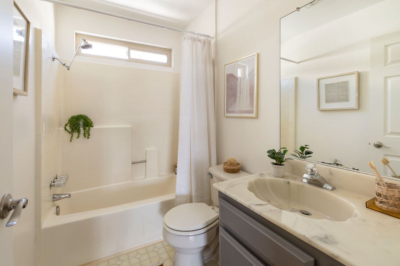 13959 Victory Blvd #1 91401 Valley Glen Townhome for Sale Tracy Do Real Estate