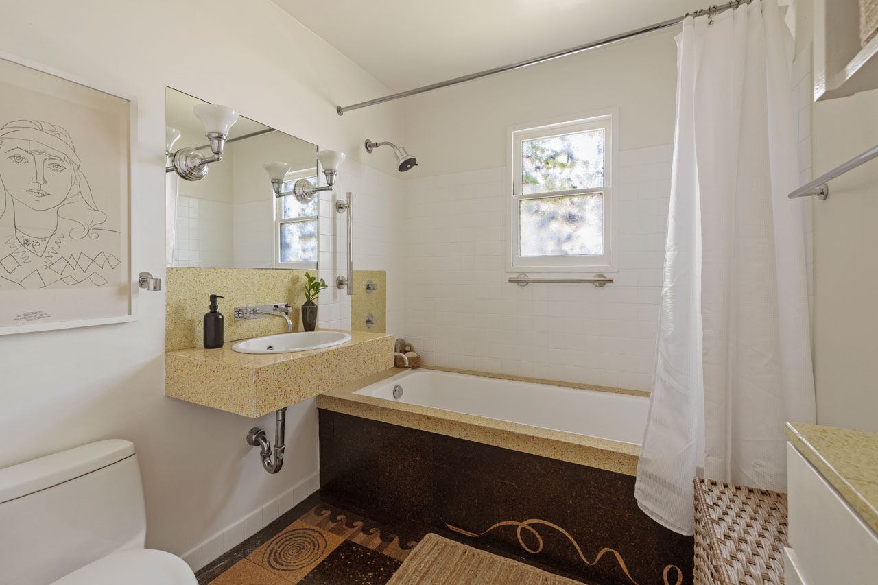 450 N Sycamore Ave #4 90036 Hancock Park Spanish Style condo for Sale exclusive listing by Tracy Do Coldwell Banker Real Estate