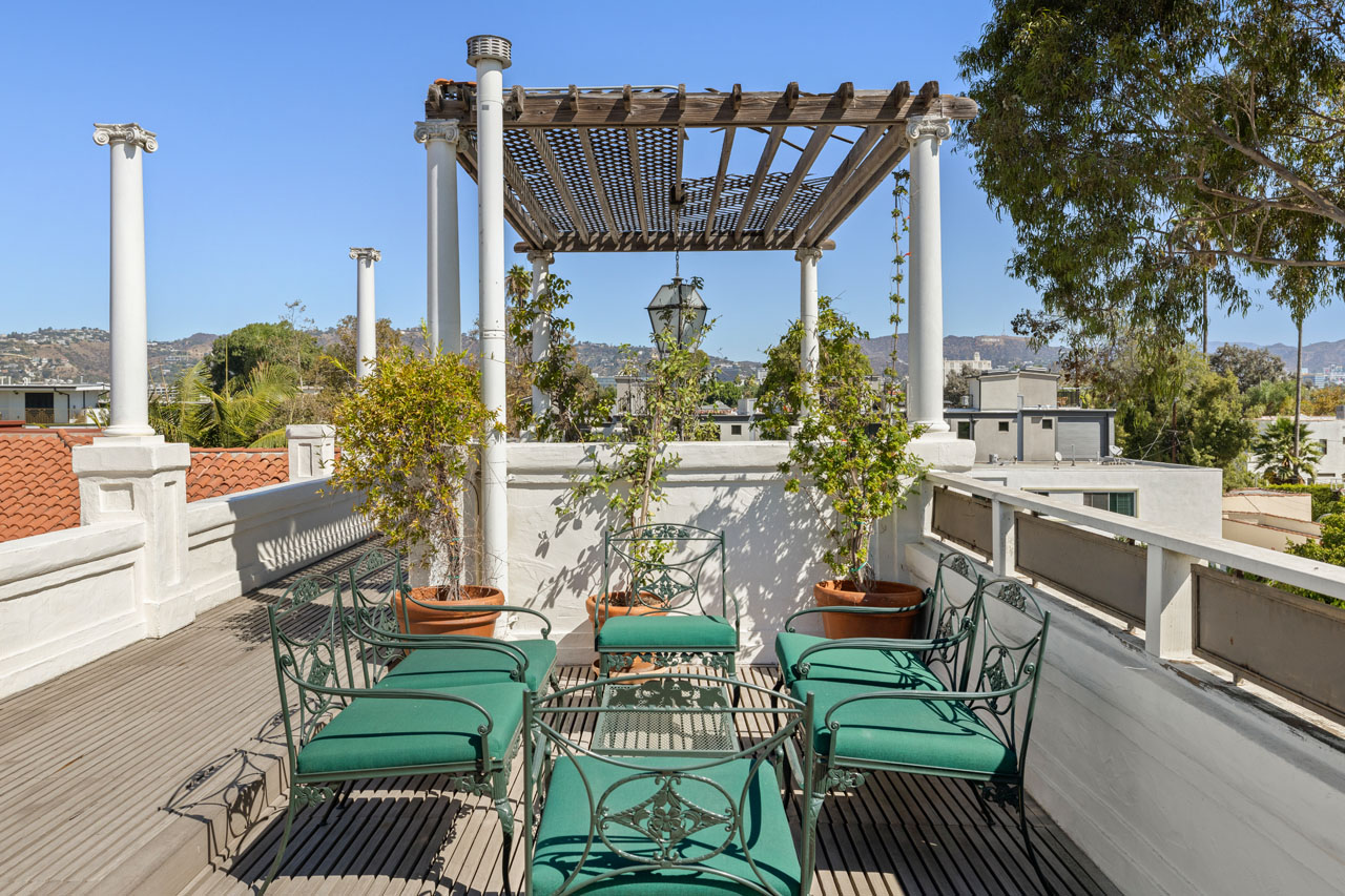 450 N Sycamore Ave #4 90036 Hancock Park Spanish Style condo for Sale exclusive listing by Tracy Do Coldwell Banker Real Estate