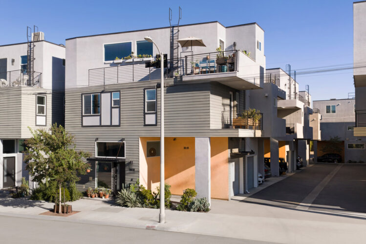3030 1/2 N Coolidge Ave Los Angeles image of a single family small lot home with three levels, painted orange, grey and white