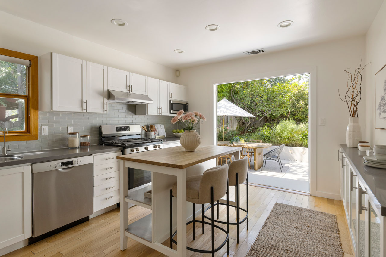 1315 McCollum St 90026