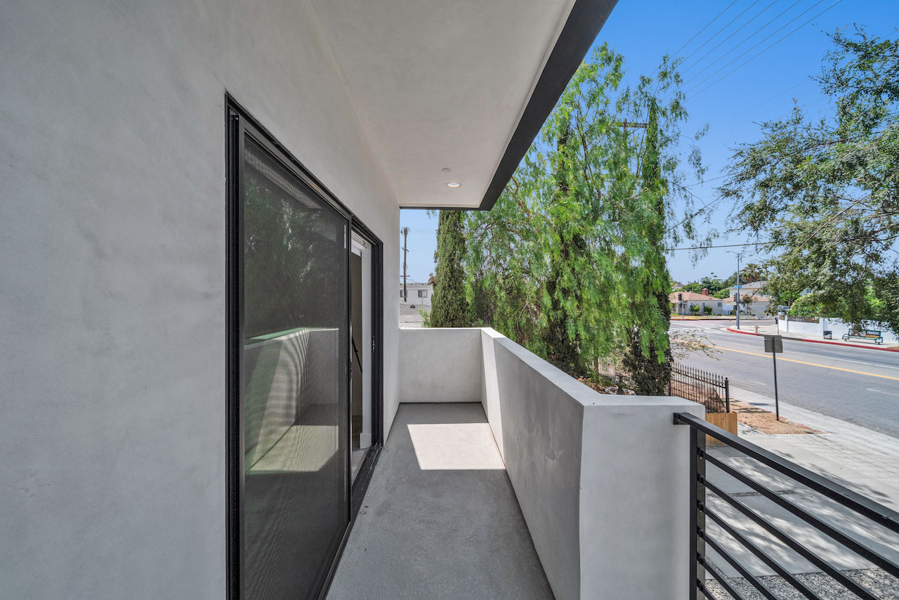 11516 Victory Blvd North Hollywood 91606 single family home for least Tracy Do Real Estate